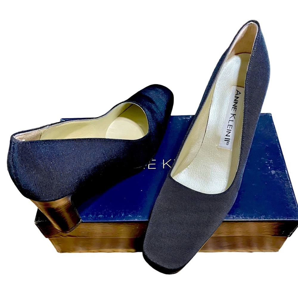 ANNE KLEIN II Navy Blue Cross Grain Italian Made Pumps Shoes 9N NWOT With Box